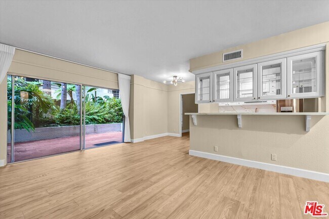 Building Photo - 1131 Alta Loma Rd