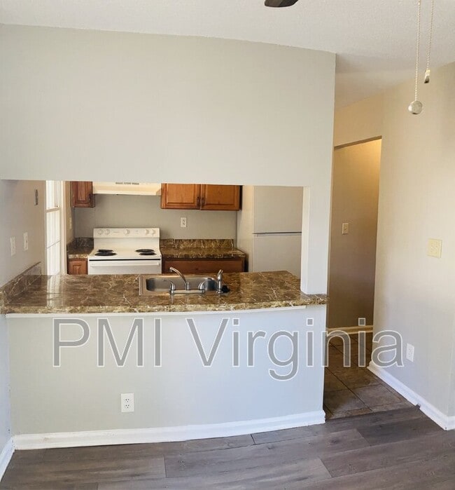 Building Photo - 1077 Commonwealth Pl