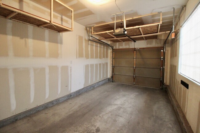 Building Photo - 3242 E 103rd Dr