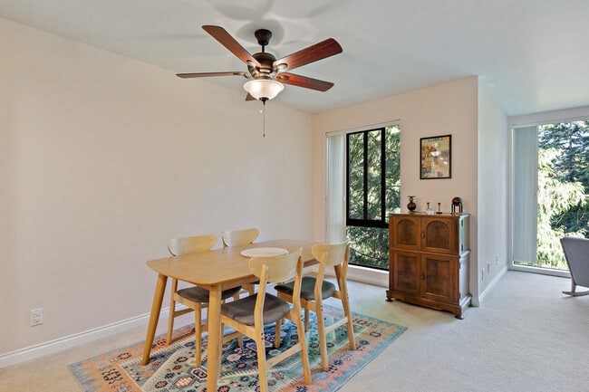 Building Photo - 15512 Country Club Dr