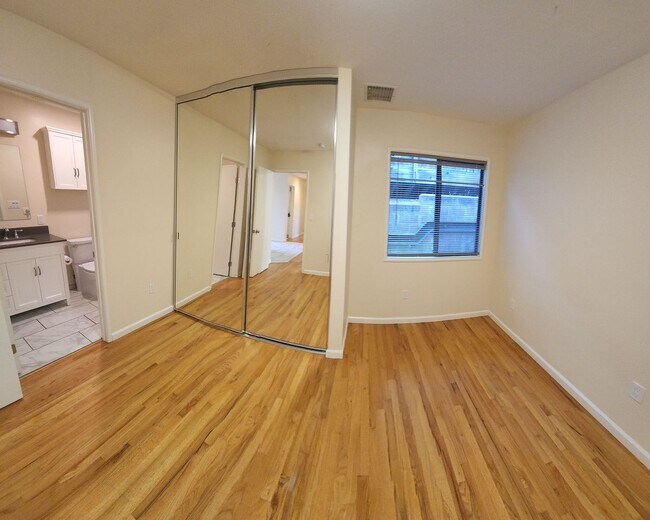 Building Photo - 5 Bedroom 3 bathroom in close proximity to POLY CAMPUS!