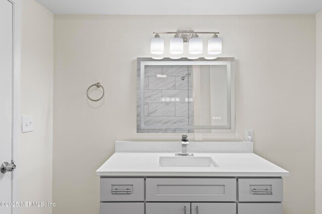 Building Photo - 11359 Bedford Oaks Dr