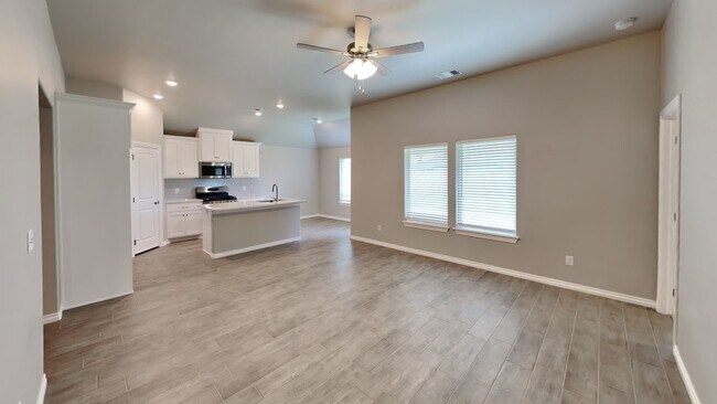 Building Photo - Spectacular 3 Bedroom 2.5 Bathroom Home in...