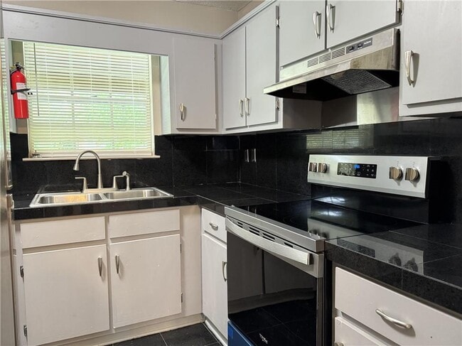 Building Photo - 1005 Navco Rd