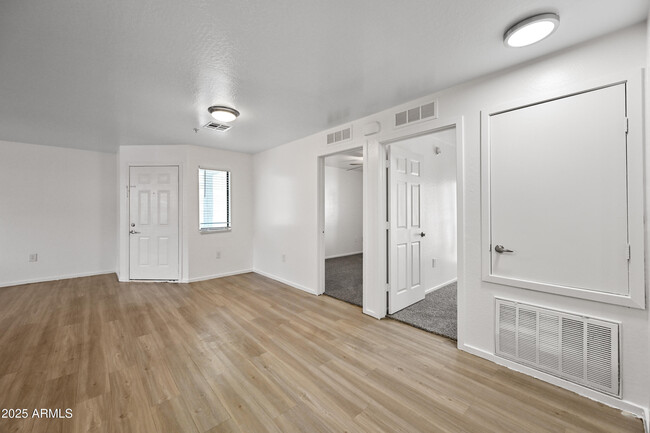Building Photo - 3065 N 67th Ave