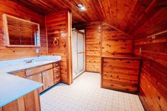 Building Photo - 122 Brennan St