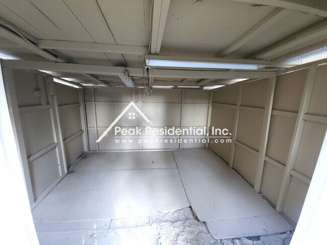 Building Photo - Nice 3bd/1.5 ba Carmichael Home With RV Access!