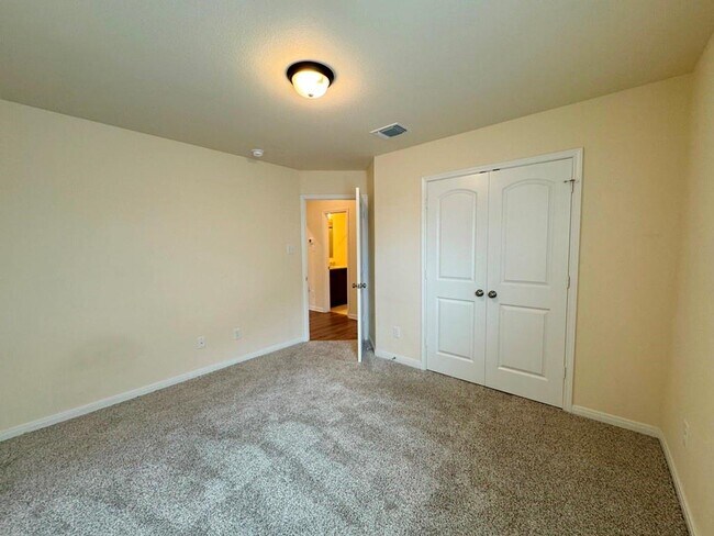 Building Photo - 5115 Leaning Tree