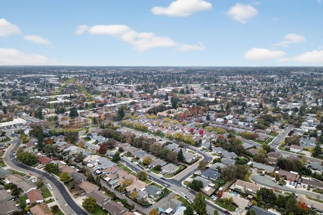 Building Photo - 8973 El Mirador Dr