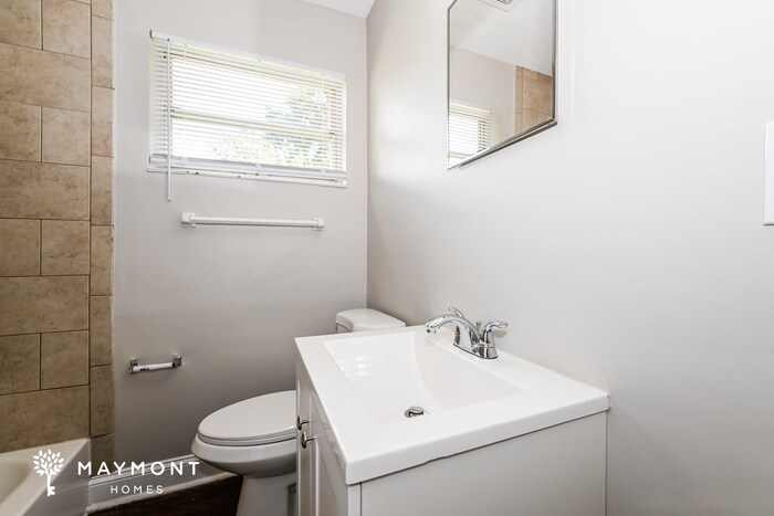 Building Photo - 6037 Green Hill Ln