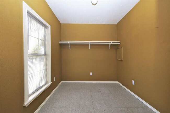 Building Photo - 411 E Gulf St