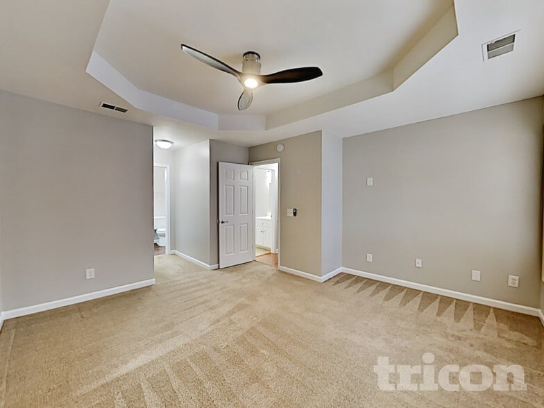 Building Photo - 229 Montclaire Cir