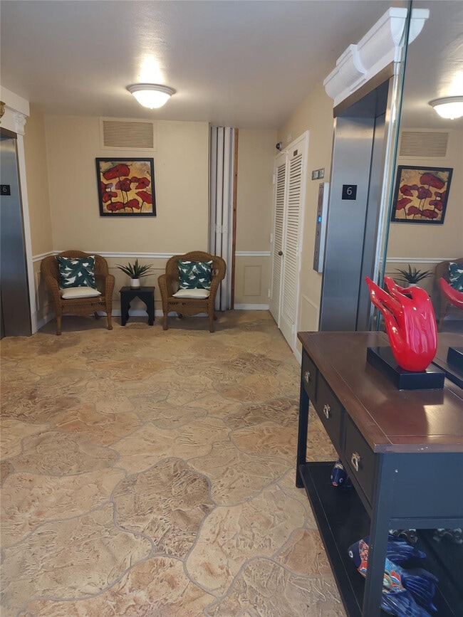 Building Photo - 1012 N Ocean Blvd