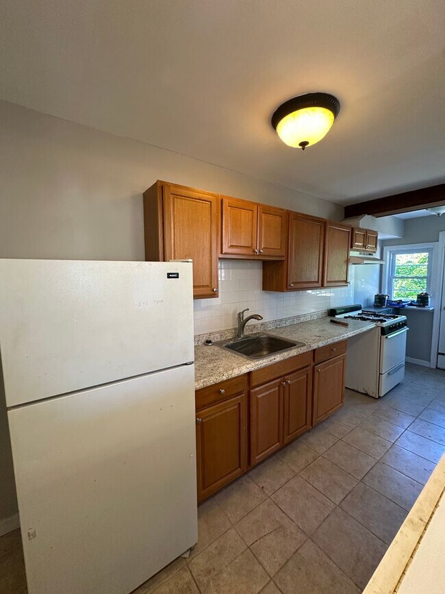 Building Photo - 3 Bed/2 Bath Available in Upper Darby