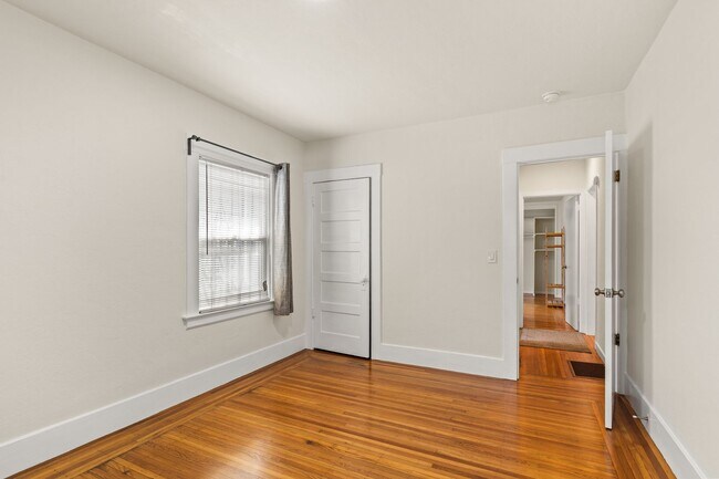 Building Photo - 3318 Maple Ave
