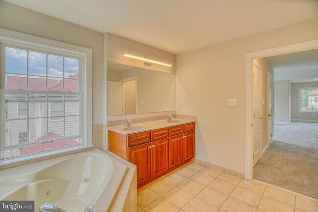 Building Photo - 9902 Player Dr