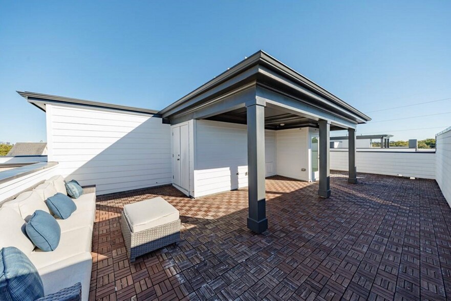 Building Photo - 1032 Robert Smalls Wy