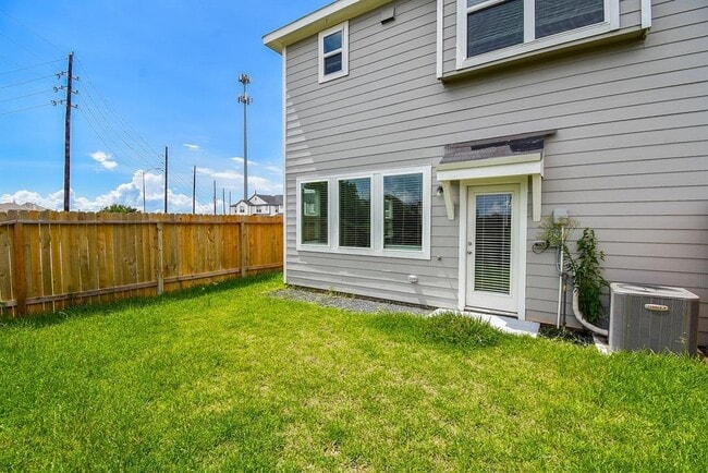 Building Photo - 27943 Western Crk Ct