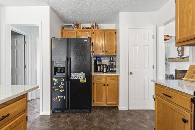 Building Photo - Inviting Jacksonville Home Near Shopping, Dining & Everyday Conveniences