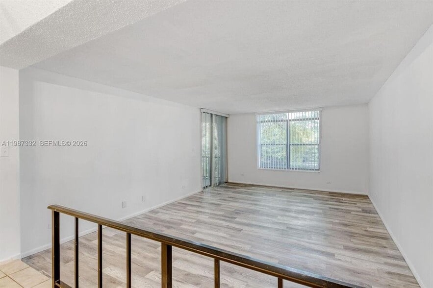 Building Photo - 3760 Inverrary Dr