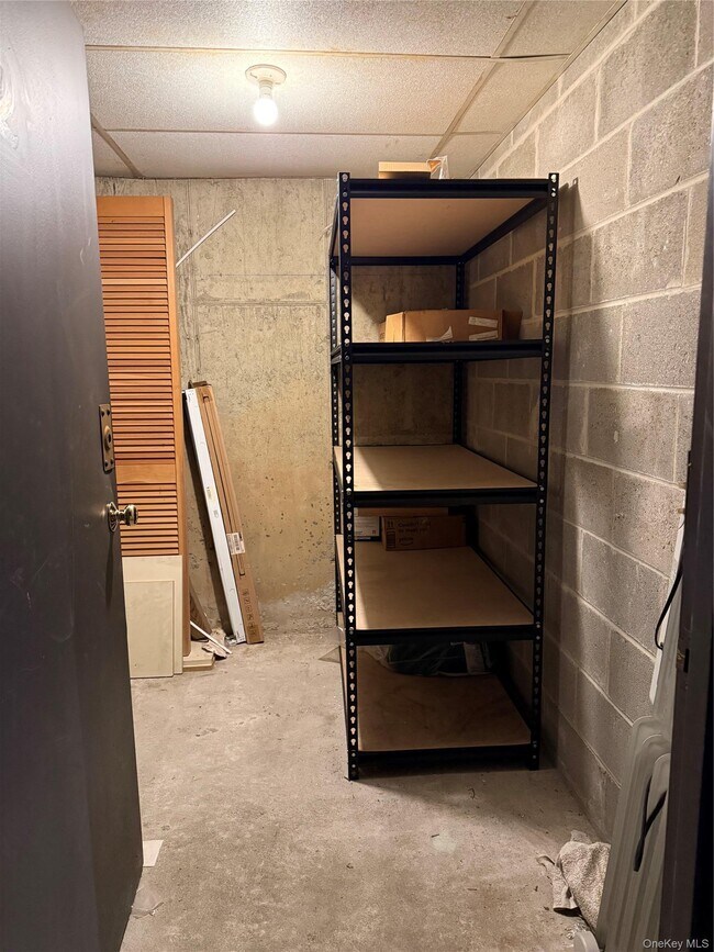 Building Photo - 130 S Middle Neck Rd