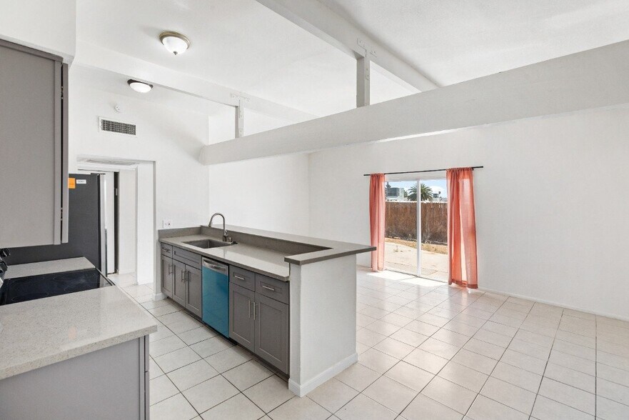 Building Photo - 221 Milinane Dr