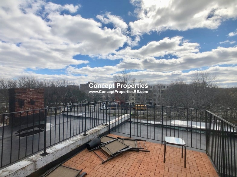 Building Photo - 48 Warwick St