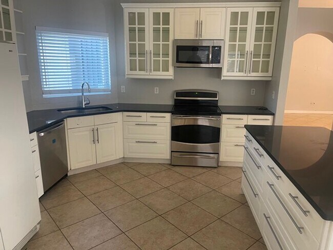 Building Photo - 16435 S 43rd St