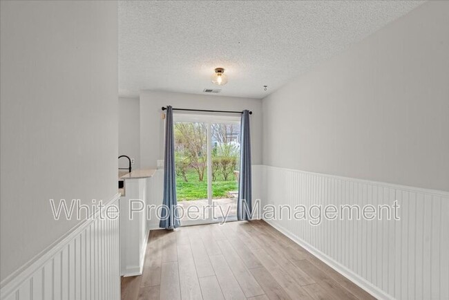 Building Photo - 8289 Golf Ridge Dr