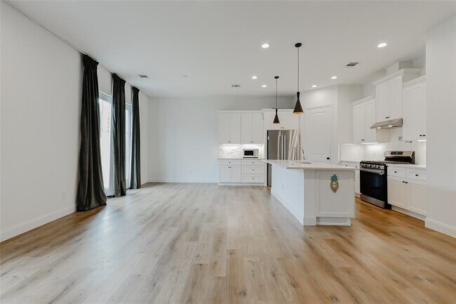 Building Photo - 7810 Kenton St