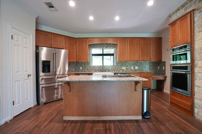 Building Photo - 8 Woodhollow Trail