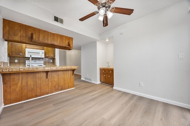 Building Photo - Beautiful 2-Bedroom Condo in Bakersfield, CA