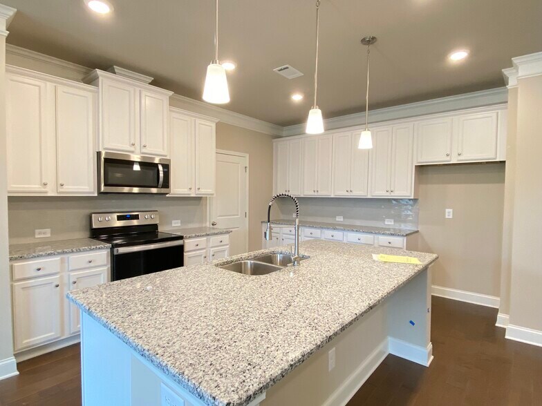 Building Photo - 2844 Weyhill Trl