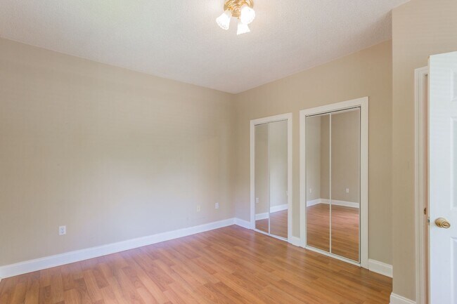 Building Photo - Charming home on River Canyon Drive