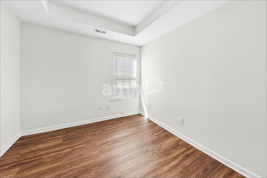 Building Photo - 119 Hidden Creek Dr