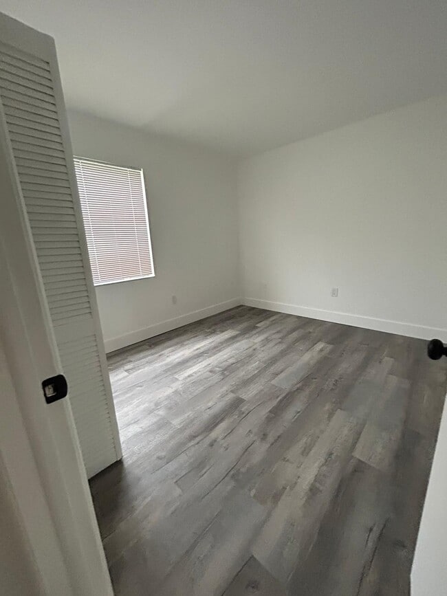 Building Photo - 8875 Fontainebleau Blvd