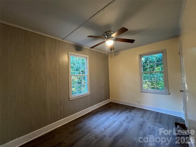 Building Photo - 4723 Linden St