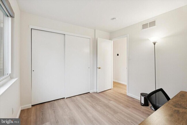 Building Photo - 207 Stockton Ct