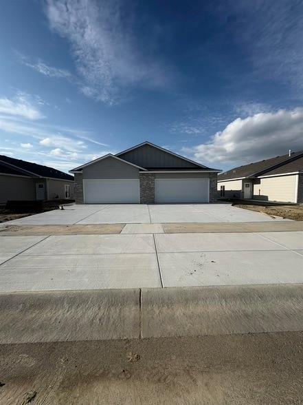 Building Photo - 12944 E Blake St