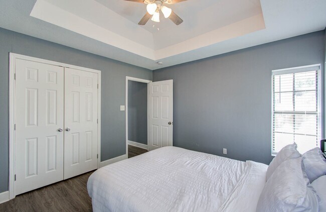 Building Photo - 3330 Kelton St