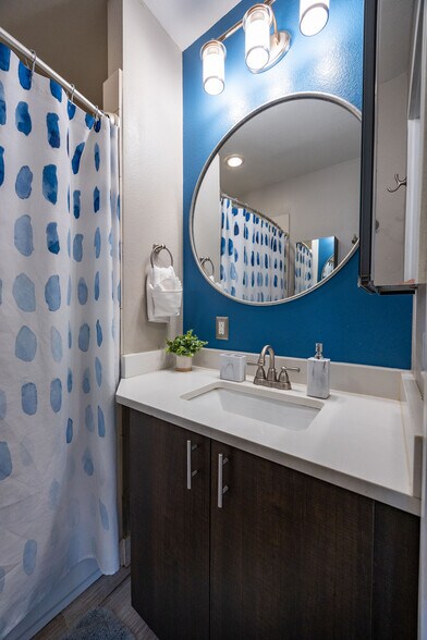 Building Photo - 821 Inca St