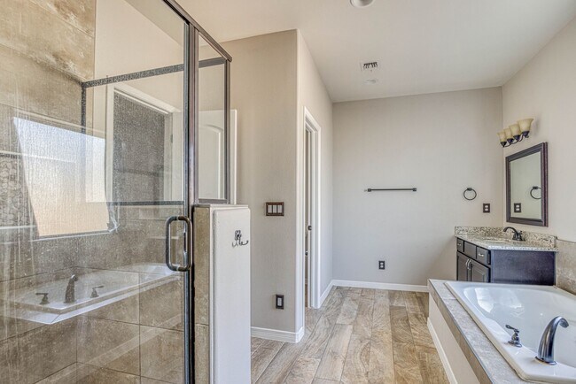 Building Photo - Beautiful East side House