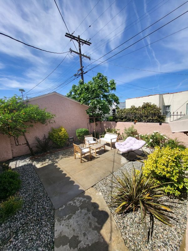 Building Photo - 1067 W 83rd St