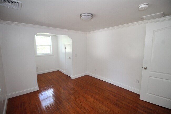 Building Photo - 96 Walnut Ln