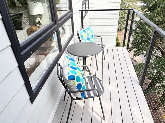 Building Photo - 1391 Main St