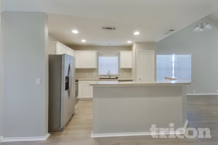 Building Photo - 206 Bison Meadow Dr