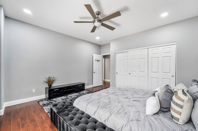 Building Photo - Fully Furnished Luxury Living with Expansive, Move-In Ready Comfort!