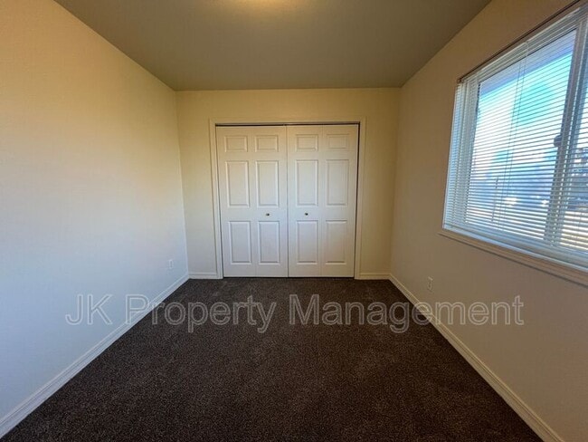 Building Photo - 1210 5th St S