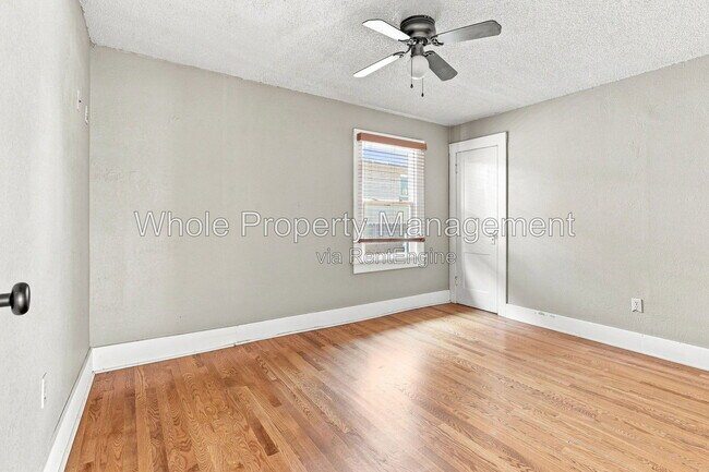 Building Photo - 3044 W Clyde Pl