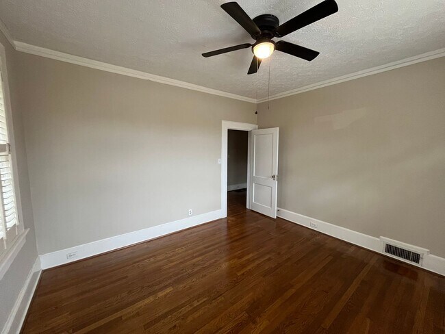 Building Photo - Blending Relaxation & Sophistication to Create the Ideal Place.